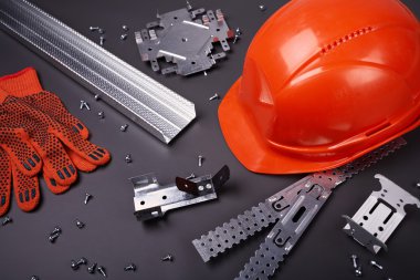 Kask, eldiven ve bağlantı elemanları