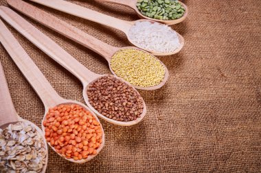 Kabuğu çıkarılmış tane Sivas'tan üzerinde kaşıklarla