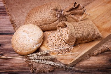 Buğday ekin ve taze ekmek