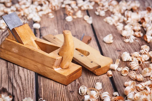 Aviones de madera sobre una mesa vieja — Foto de Stock