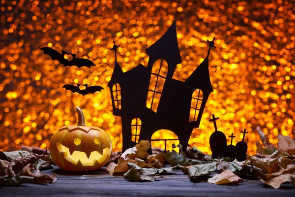 Касл, летучая мышь и тыквы на Хэллоуин — стоковое фото