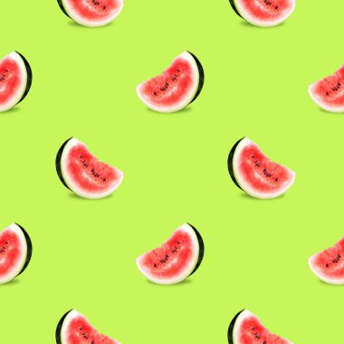 Parlak bir zemin üzerinde olgun karpuz dilimleri, kusursuz desen..