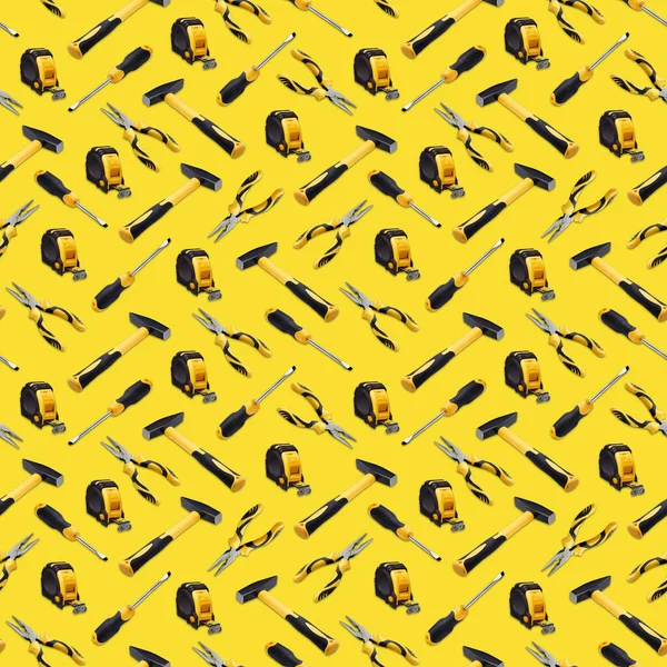 Parlak bir arka planda, pürüzsüz bir desen üzerinde el araçları kümesi.