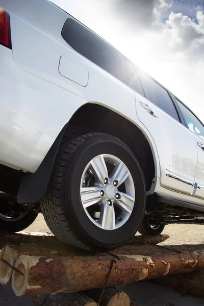 White jeep on a country road. — Stock Photo, Image