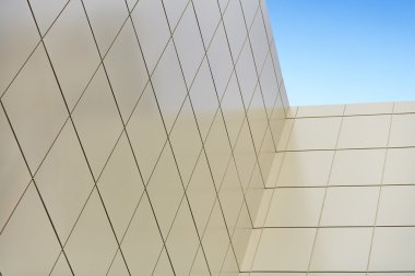 Cephe kompozit panellerin karşıya