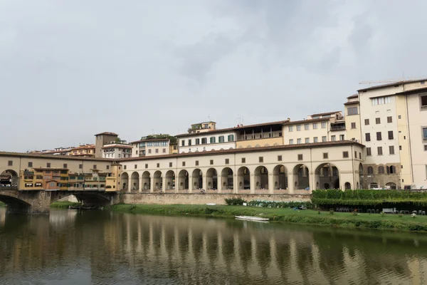 Río Arno, río en Florencia, Italia —  Fotos de Stock