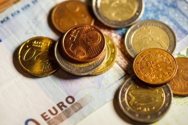 Euro sikke ve banknot para.
