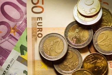 Euro sikke ve banknot para.