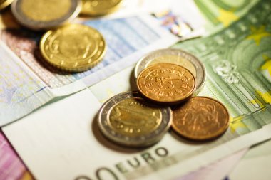 Euro sikke ve banknot para.