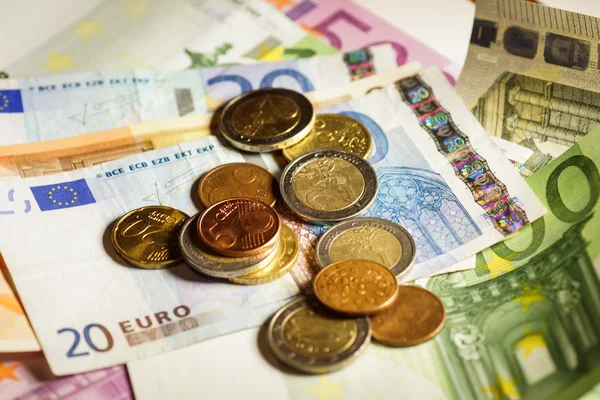 欧元纸币和硬币钱. — 图库照片