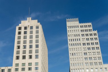 Ünlü Potsdamer Platz de Berlin.