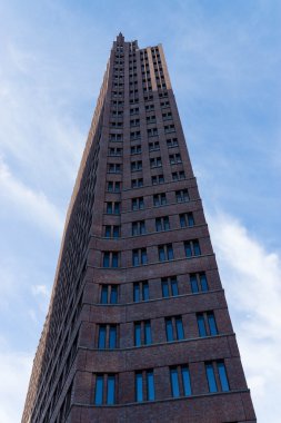 Potsdamer Platz üzerinde gökdelenler.