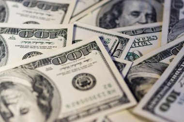 100 dolarlık banknotların arkaplanı