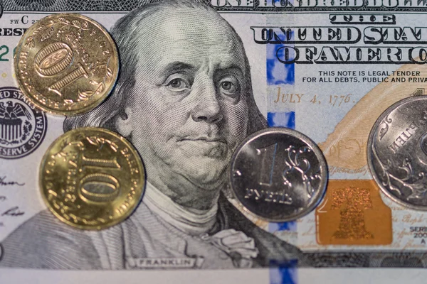 Dolarlarına sikkelerinde Rublesi.