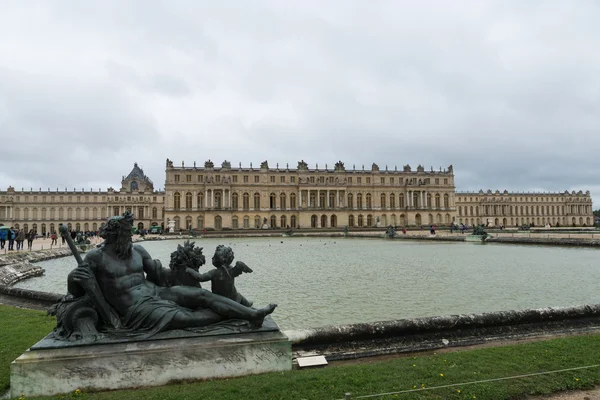 Outside view of Famous palace Versailles from garden of Versailles Palace, Versailles, France. UNESCO World Heritage Sites. — Stock Photo, Image