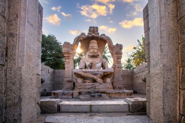 Laksmi Narashimha Heykeli