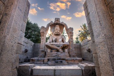 Laksmi Narashimha Heykeli