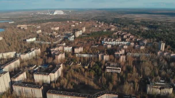 Arka Planda Çernobil Nükleer Santrali Lahitle Pripyat Hayalet Şehri Manzarası — Stok video