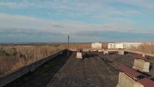 Blick Auf Die Geisterstadt Pripjat Mit Dem Kernkraftwerk Tschernobyl Und — Stockvideo
