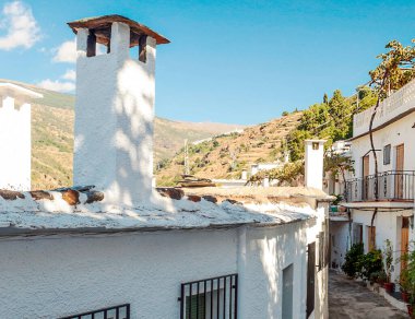 Granada 'da Pampaneira şehrinde bir sokak.