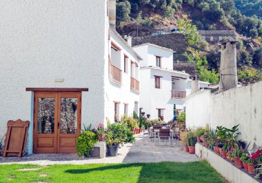 Granada 'da Pampaneira şehrinde bir sokak.