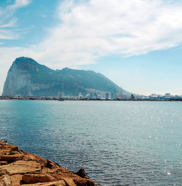 Okyanustan gelen Cebelitarık Kayası