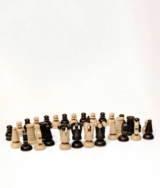 Tahtada satranç taşları