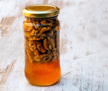 Etrafı taşralılarla çevrili fındıklı