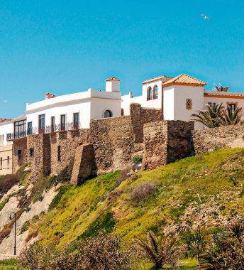 İspanya 'nın güneyindeki Tarifa' daki turizm binaları