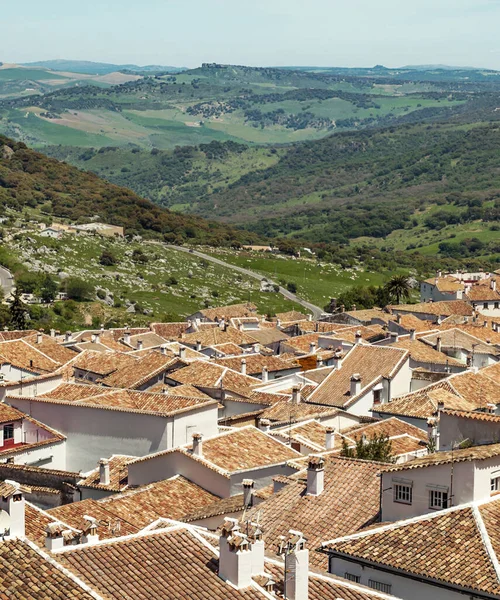 スペインの山々に囲まれたグラサレマの白い家 — ストック写真