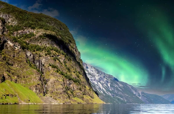 Φιόρδ Στη Νότια Νορβηγία Νύχτα Borealis Aurora Νύχτα — Φωτογραφία Αρχείου