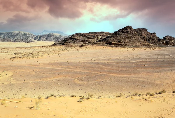 Wadi Rum Öken Jordanien Med Molnlandskap Himlen — Stockfoto