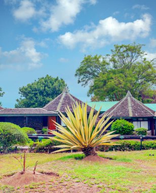 Bulutlu bir günde Kenya pansiyonunda bahçeler