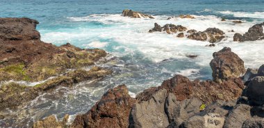 Kanarya Adası 'nda Atlantik Okyanusu Denizde dalgalar