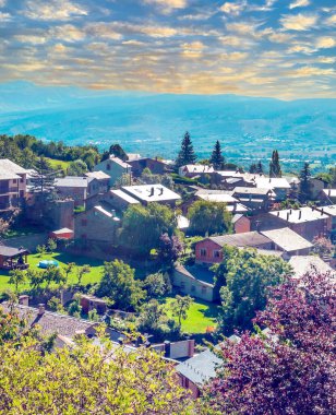 Katalonya 'nın kırsal kesimindeki Pirenes Dağları