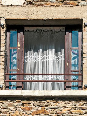 Fransa 'nın güneyindeki duvarda pencere var.