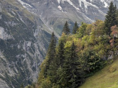 Bulutlu bir günde İsviçre 'de Avrupa Alpleri.
