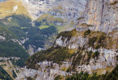 Bulutlu bir günde İsviçre 'de Avrupa Alpleri.
