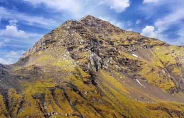 Bulutlu bir günde İsviçre 'de Avrupa Alpleri.