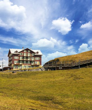 Bulutlu bir günde İsviçre 'de Avrupa Alpleri.