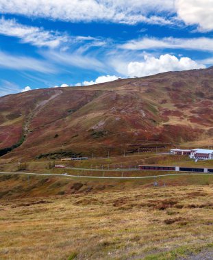 Bulutlu bir günde İsviçre 'de Avrupa Alpleri.
