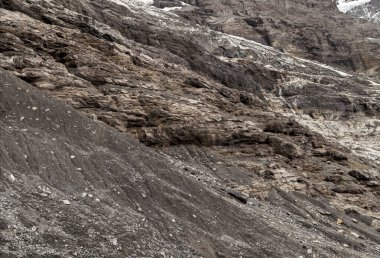 Bulutlu bir günde İsviçre 'de Avrupa Alpleri.