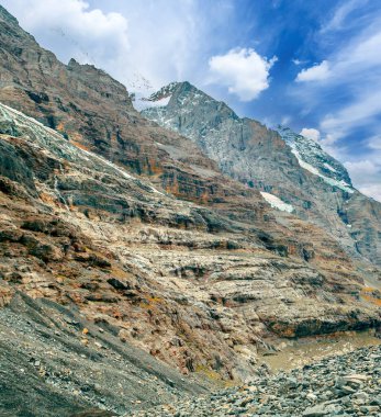 Bulutlu bir günde İsviçre 'de Avrupa Alpleri.