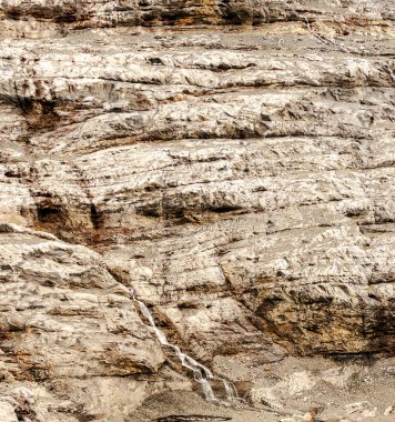 Bulutlu bir günde İsviçre 'de Avrupa Alpleri.