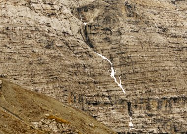 Bulutlu bir günde İsviçre 'de Avrupa Alpleri.