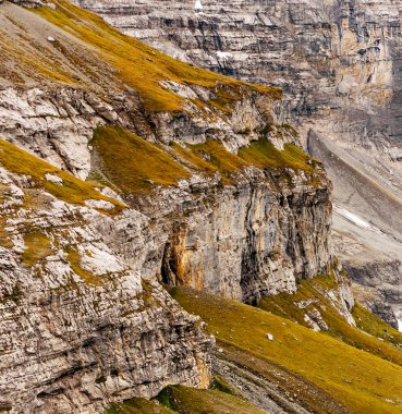 Bulutlu bir günde İsviçre 'de Avrupa Alpleri.