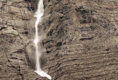 Bulutlu bir günde İsviçre 'de Avrupa Alpleri.