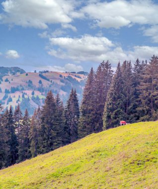Bulutlu bir günde İsviçre 'de Avrupa Alpleri.