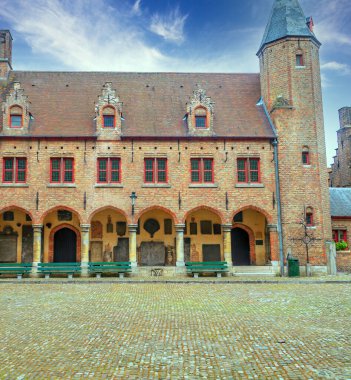 Brugge Caddesi, Belçika Bulutlu bir günde