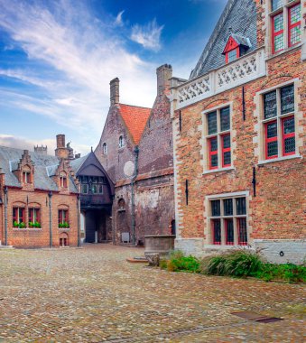 Brugge Caddesi, Belçika Bulutlu bir günde